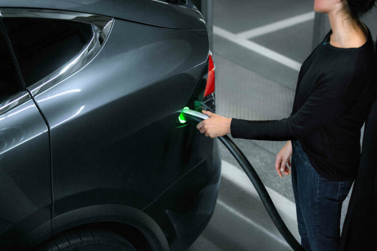 Elektriauto aku hooldus: kuidas Tesla akut säästa
