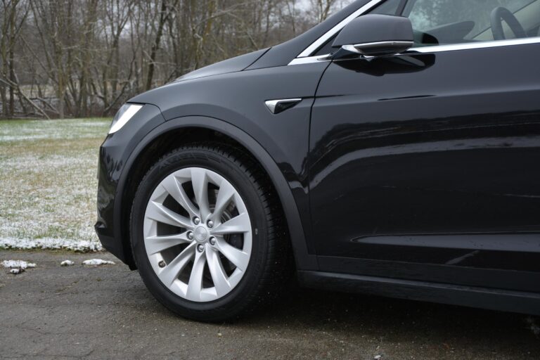 Tesla pidurid: miks kettad roostetavad ja millal klotse vahetada