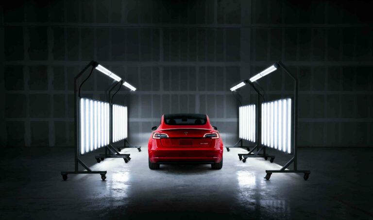 Tesla keretööd ja kindlustusjuhtum: kuidas remont käib