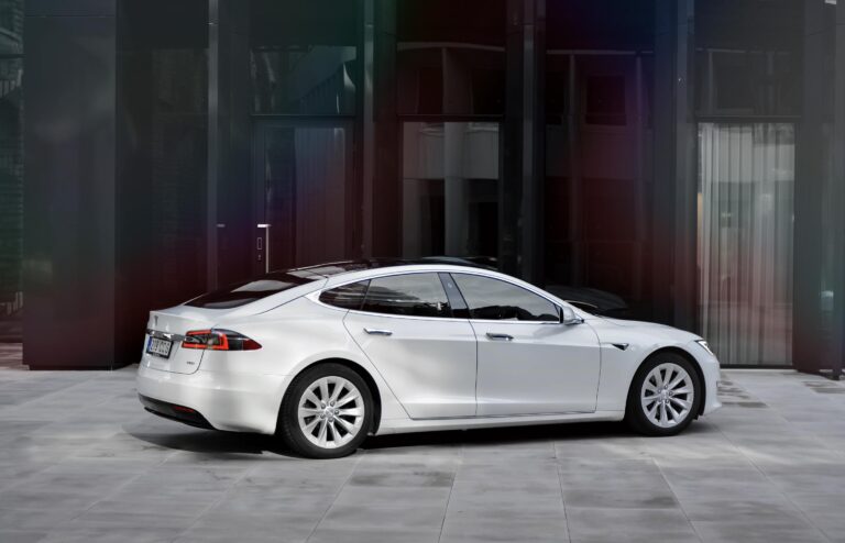 Tesla aku vahetus hind: vahetus või remont?